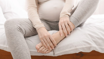 Legs swell a lot late in pregnancy: when it is time to see a doctor