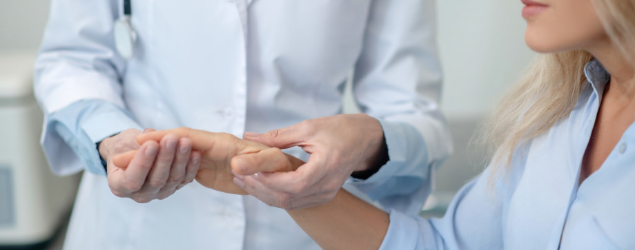 Німіють пальці рук і ніг – фізіологічні та патологічні причини, чим можна допомогти