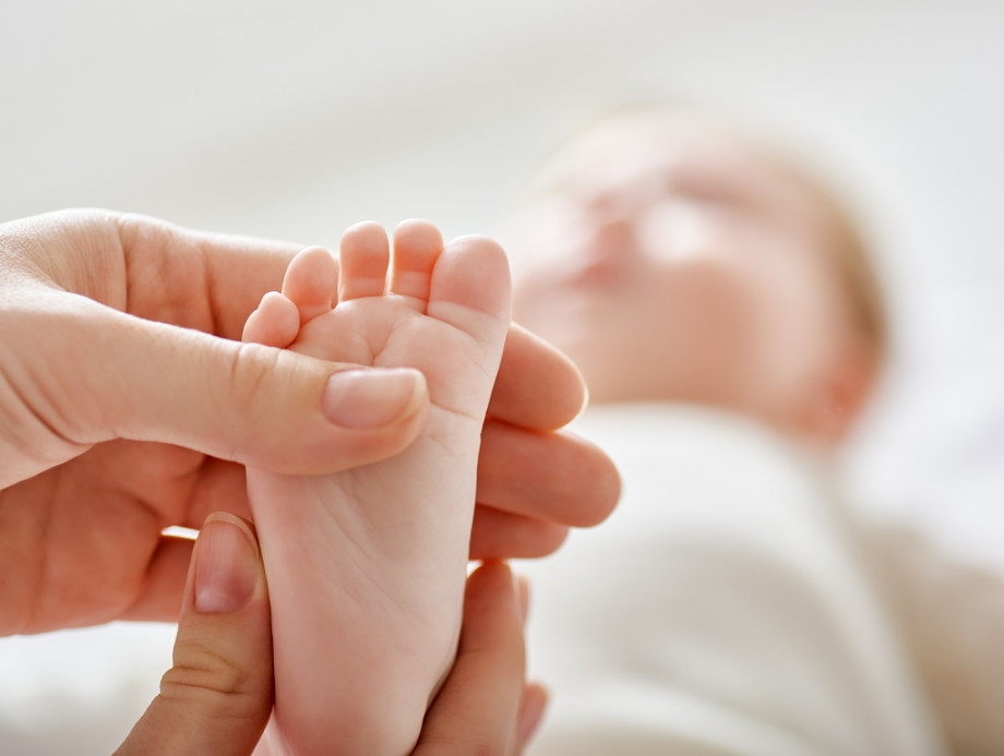 Лікування клишоногості у новонароджених. Різні методи лікування