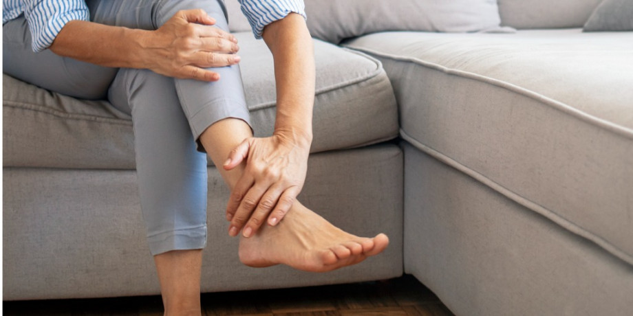 Болі в ногах: з’ясування причин та призначення. До якого лікаря звертатись