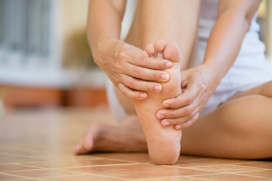 Causes and symptoms, therapeutic and surgical treatment of hollow foot